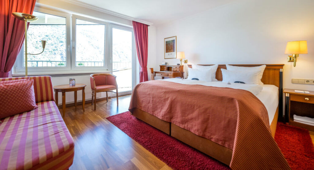 Sicht ins Zimmer "Auslese mit Balkon und Moselblick"