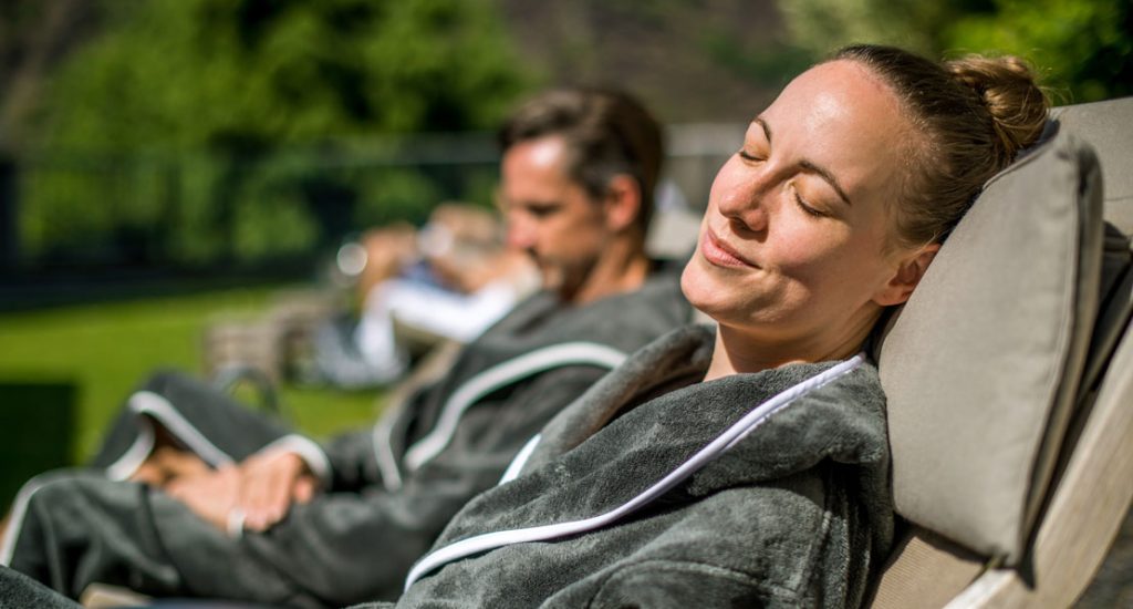 Wellness-Well-Wine-Pärchen-Entspannung-2-1110x620