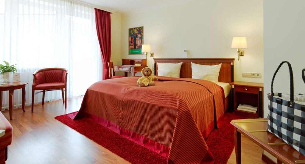 Schlafzimmer in rot im Zimmertyp Auslese