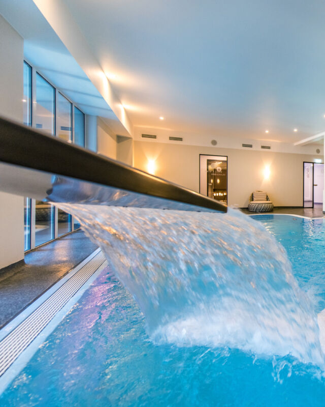 #LastMinute Chance: #Fronleichnam mit Well & Wine 💆🍷
Sichern Sie sich eins unserer letzten Zimmer übers lange #Fronleichnamswochenende. 

In unserem Well & Wine Special sind unter anderem enthalten:

🍇 Zwei Übernachtungen inklusive Frühstücksbuffet
🍇 Eine Flasche Wein und Wasser zur Begrüßung im Zimmer
🍇 Tägliches Drei-Gang Abendmenü mit Salatbuffet
🍇 Eine entspannende Teilkörpermassage mit Traubenkernöl
🍇 Early Bird Check-in ab 12:00 Uhr am Anreisetag (bei Verfügbarkeit)
🍇 Wellnesstasche mit Bademänteln, Badeschuhen und Badehandtüchern
🍇 Freie Nutzung unseres Well & Wine Spas mit Biosauna, finnischer Sauna und Dampfbad, Schwimmbad mit Whirlpool, Ruheraum sowie Spa Bistro und unseres Fitnessbereiches
🍇 Kostenfreies Upgrade auf die nächst höhere Zimmerkategorie (bei Verfügbarkeit)
🍇 Nutzung unseres Well & Wine Spa bis 18:00 Uhr am Abreisetag

Infos und Buchung unter: 
hotel-kessler-meyer.de